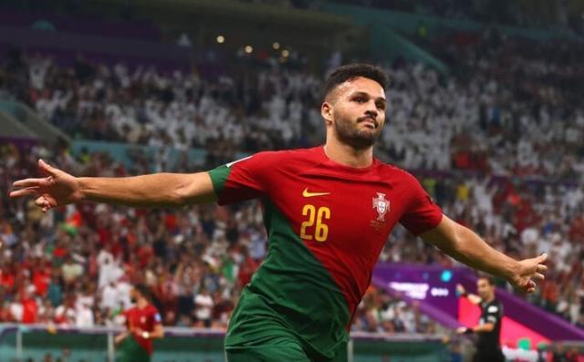 V体育-帽子戏法！贡萨洛·拉莫斯在葡萄牙队接过C罗的枪！