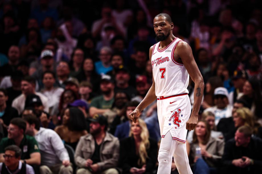 V体育官网-杜兰特35+8格威20+9 火箭客场险胜黄蜂