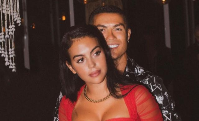 V体育官网-反面典型？C罗违反防疫规定出行 或被罚款400欧元