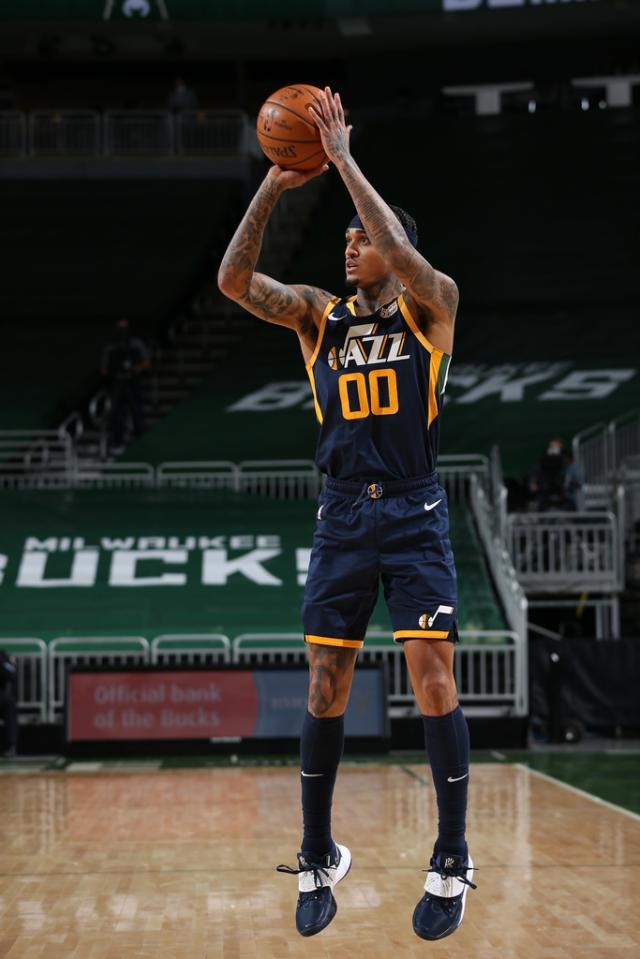 V体育入口-从创造历史到见证历史 雄鹿遭爵士25记三分射穿